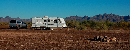 Boondocking (dry camping) with the Escapees Boondockers in Quartzsite, Arizona