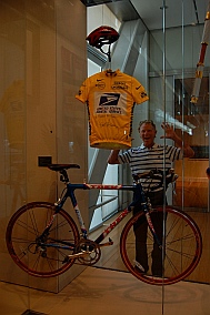 Lance Armstrong Bike present for President Clinton