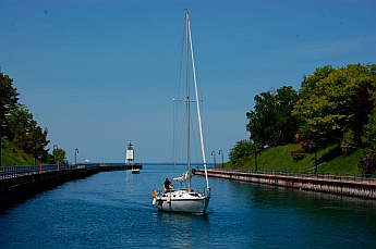 Charlevoix, Michigan lighthouse sailbot