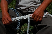 Chilly demonstrates a chain splice