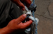 Chilly demonstrates a chain splice
