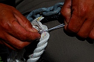 Chilly demonstrates a chain splice