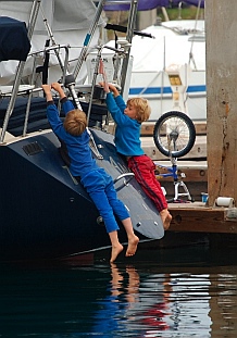 Hanging in the rigging at Hotel Coral y Marina