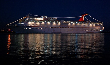 Cruiseship Paradise in Ensenada