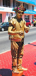 The Golden Statue Man performs for us on Gringo Gulch.