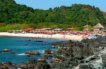Gorgeous craggy snorkeling beach at Isla Ixtapa - Isla Grande - Isla de Ixtapa - Ixtapa Island, Guerrero, Mexico