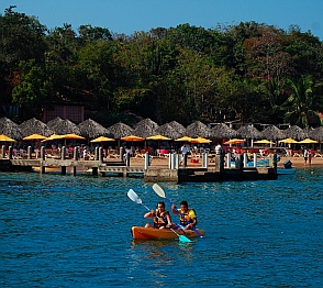 Kayakers on Isla Ixtapa - Isla Grande - Isla de Ixtapa - Ixtapa Island, Guerrero, Mexico