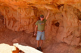 Red rock overhang, Cascade Falls hike, Dixie National Forest, Utah