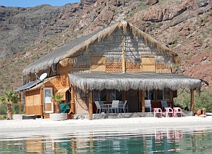 Homes in El Burro Cove in Conception Bay, Sea of Cortez, Mexico