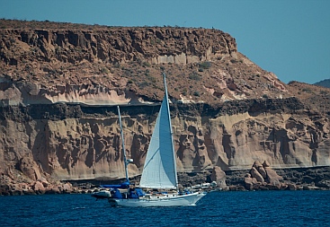 Cliffs at Isla Partida, Islas Espiritu Santos, BCS, Sea of Cortez, near La Paz, Mexico.