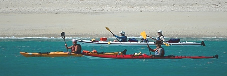 Kayakers leaving Playa Bonanza, BCS, Mexico