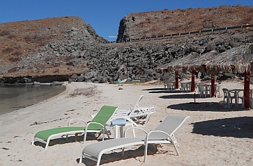 A line of beach chairs at Bah&iacute;a Falsa & Bah&iacute;a Pichilingue, Mexico