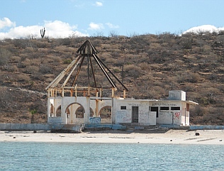 Someone's unfinished dream at Bah&iacute;a Falsa & Bah&iacute;a Pichilingue, Mexico