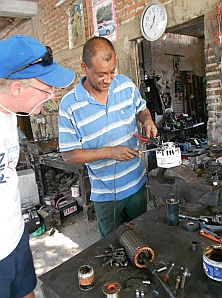 Mark & Chebio check out the alternator, Cihuatlan, Mexico