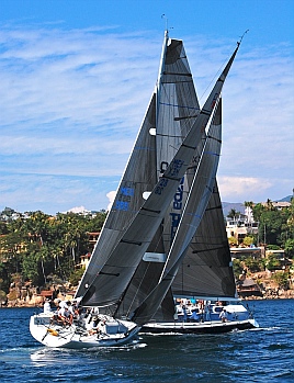 Two boats almost crash in a race in Acapulco.